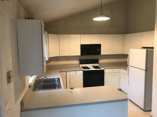 Kitchen Cabinet Installation